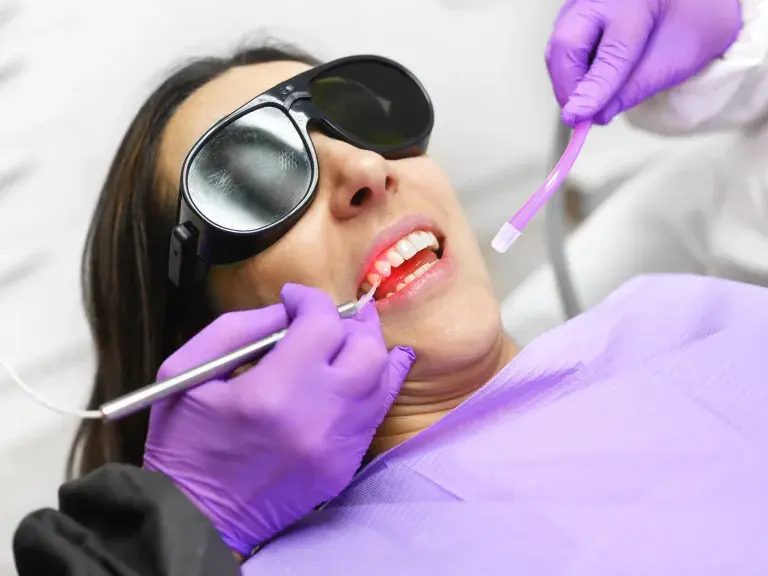 Fiber tips or laser dentistry biomedical applications