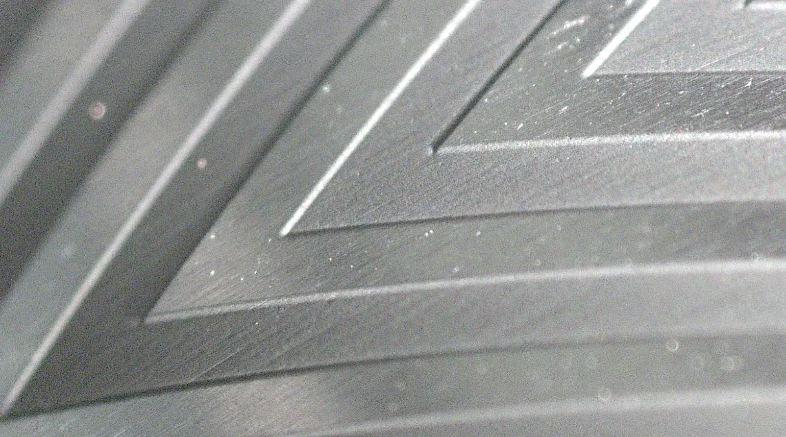 Molybdenum cylinder with chevron pattern grooves laser-machined along the circumferential surface